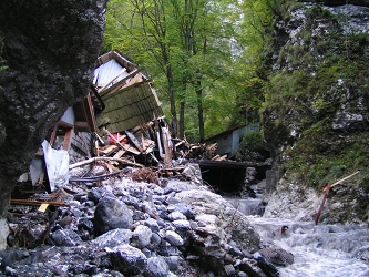 Uničenje po poplavah 18. septembra 2007. Fototeka MMI