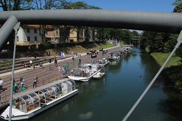 pristanišče na špici, pristanišče v gruberjevem kanalu, ljubljansko pristanišče, vožnja po ljubljanici, vožnja z ladjico, pristanišče v ljubljani