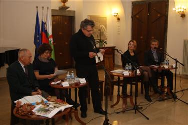 mestno drevje, predstvitev knjige, redeča dvorana, magistrat, Aleksander Šiftar, Maja Simoneti, Tanja Maljevac, Jože Bavcon