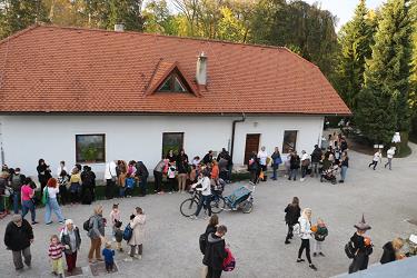 Izrezovanje strahcev iz buč